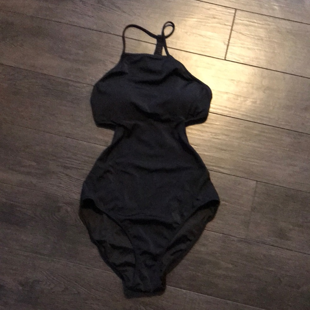 NWOT Super trendy one piece - Picture 4 of 8